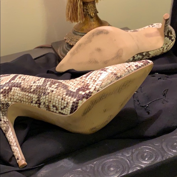 Snakeskin pump White House Black Market - Picture 3 of 3